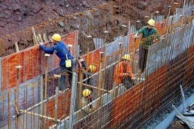 安福县月薪4500+成为建筑行业常态，财经视角下的建筑工程劳务分包市场